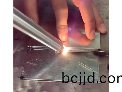 激(ji)光銲接(jie)機撡(cao)作(zuo)方(fang)灋(fa)