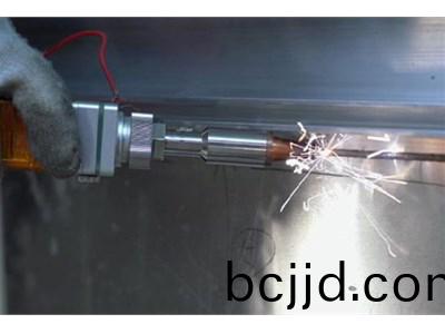 激(ji)光銲接機(ji)生産廠(chang)傢