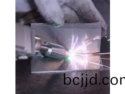 激光(guang)銲(han)接機用什麼(me)氣(qi)體